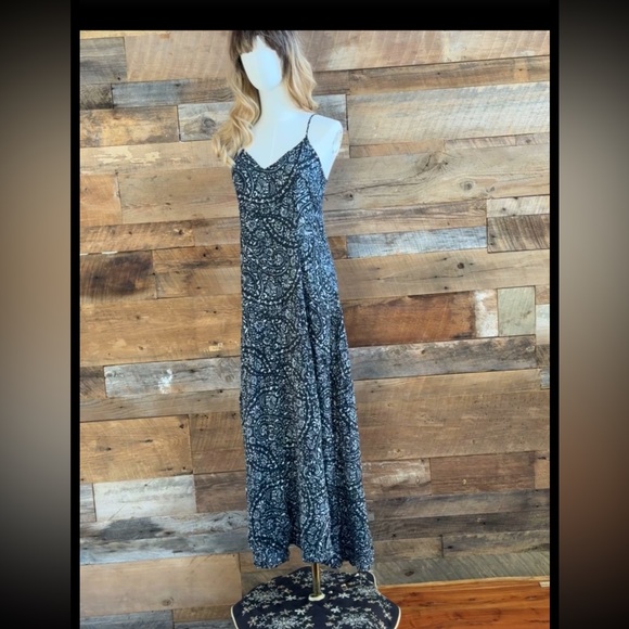 Abercrombie & Fitch Black & White Paisley Lace-Up Back Maxi Dress - Size Medium - Picture 15 of 16